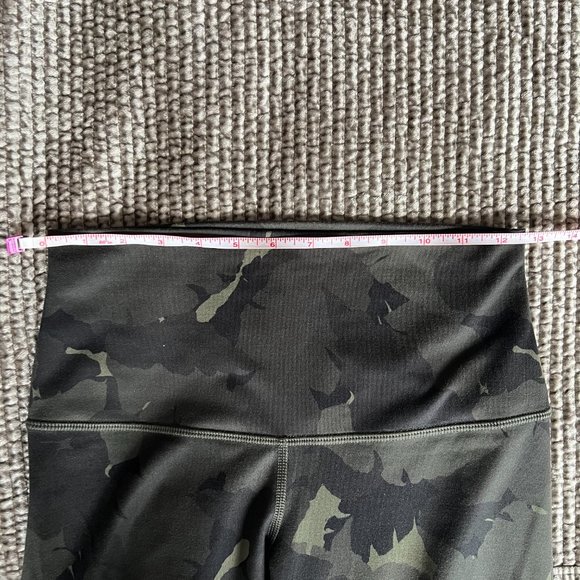 Lululemon Green Palm Camo Wunder Under Crop - Picture 8 of 8